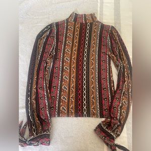 Free People Donatella paisley print turtle neck top w/tie sleeves | size M |